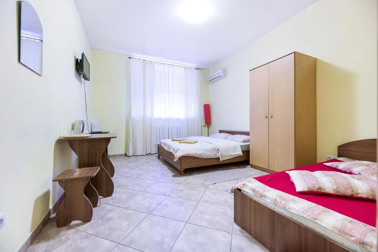 Mini Hotel Near Arena City Киев Гостевой дом